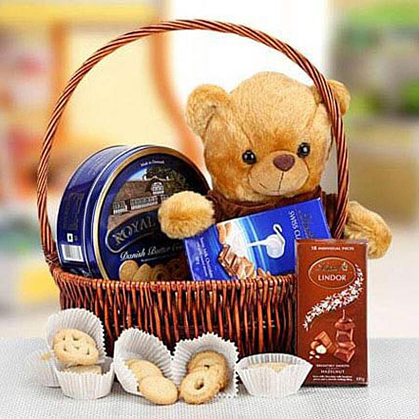 Cuddly Wishes: Birthday Hampers 