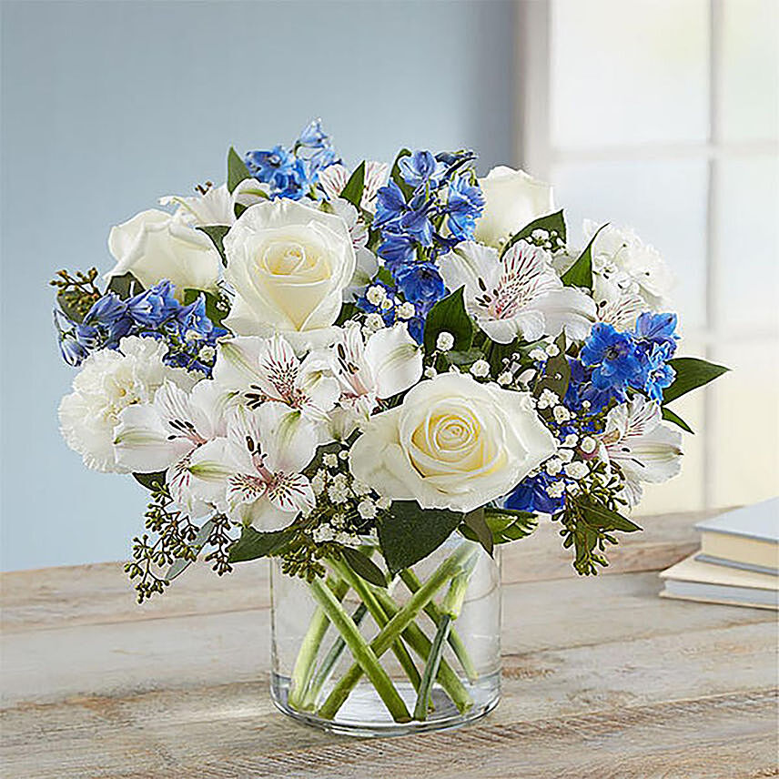 Blue And White Floral Bunch In Glass Vase: Flower Vase Arrangement