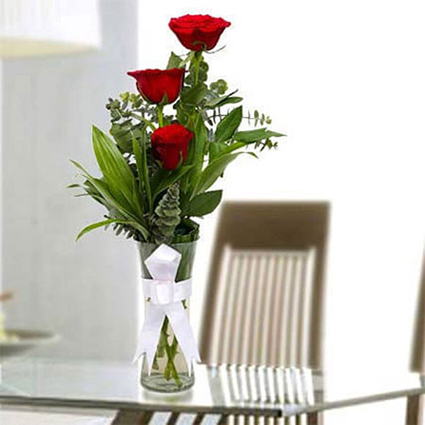 Beauty of Rose: Flower Vase Arrangement