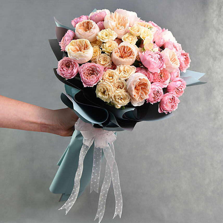 Garden Roses Long Hand Bouquet: Bouquet of Fresh Flowers