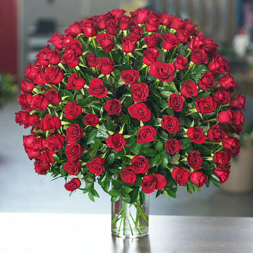Ravishing 200 Red Roses In Glass Vase: Birthday Presents