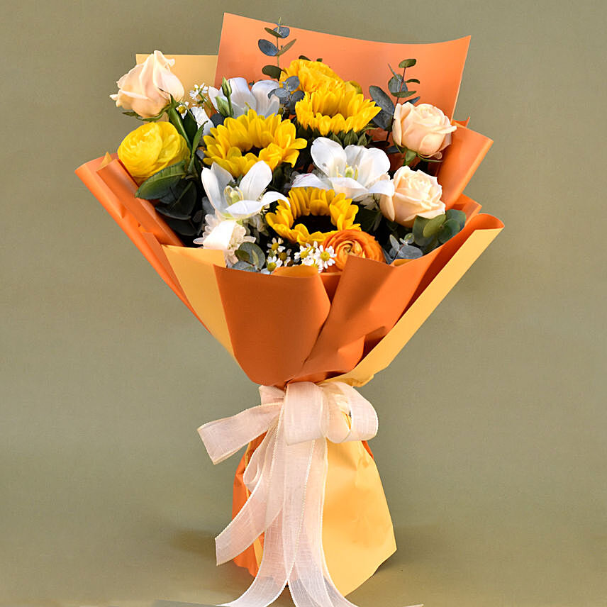 Graceful Mixed Flower Bouquet: Flowers Delivery Same Day