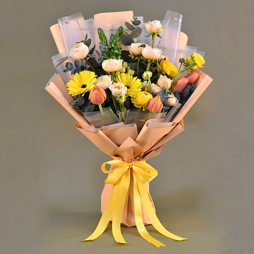Spunky Mixed Flowers Bouquet: Premium Gifts