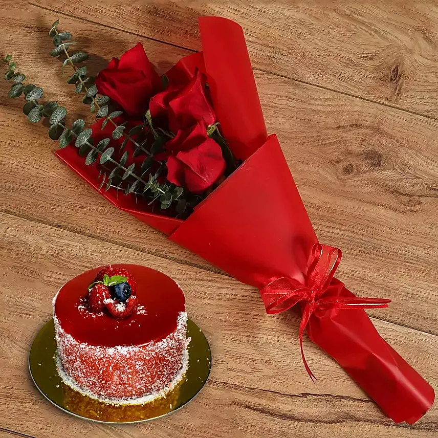 Beautiful Red Rose Bouquet With Mini Mousse Cake: Christmas Flowers and Cake