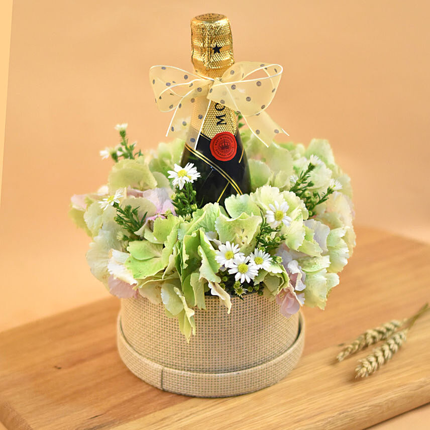 Mixed Flowers & Champagne Gift Box: Hydrangeas Flowers