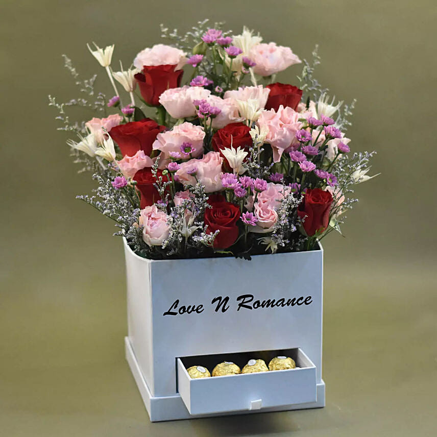 Red & Pink Flowers in Perosnlised Box: Flower Arrangements in Vase