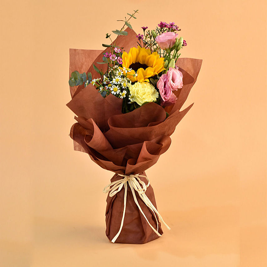Delightful Mixed Flowers Bouquet: 