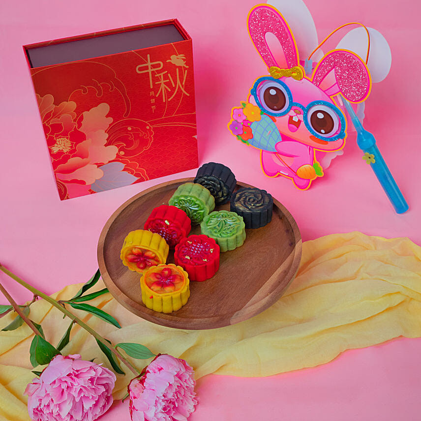 Assorted Mooncakes N Toy Lantern: Mooncake Singapore