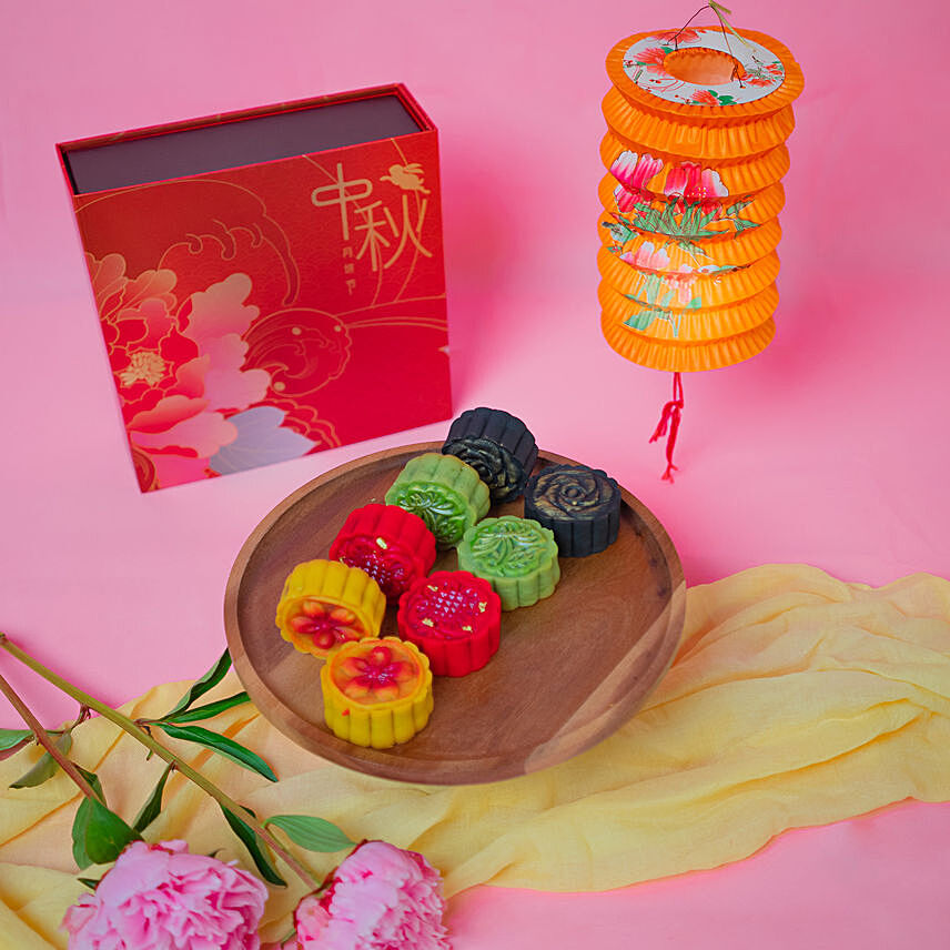 Assorted Mooncakes N Traditional Lantern Set: Mid Autumn Gifts
