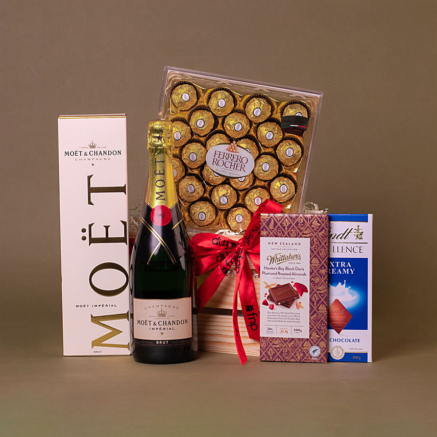 Piccolo Champagne Gift Hamper: Girlfriends Day Gifts 