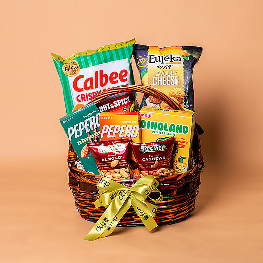 Snacks Treats Basket: Chocolate Hampers Singapore