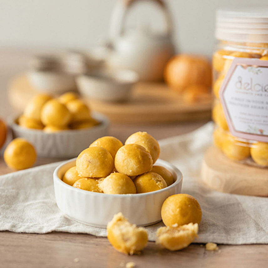 Mini Vegan Pineapple Balls: Cookie Shop