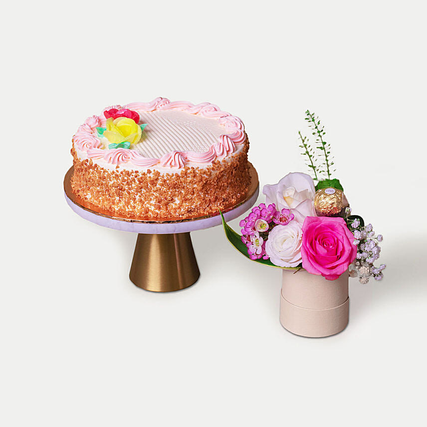 Pink Roses Box With Butter Sponge Cake: Cake for New Year