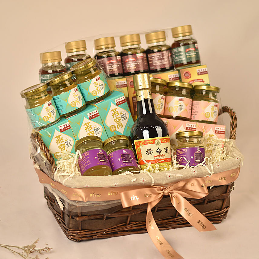 Appealing Hamper for Mom: Mother's Day Gifts