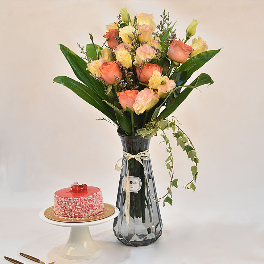Delightful Mixed Flower Vase With Cake: Xmas Flowers n Cake