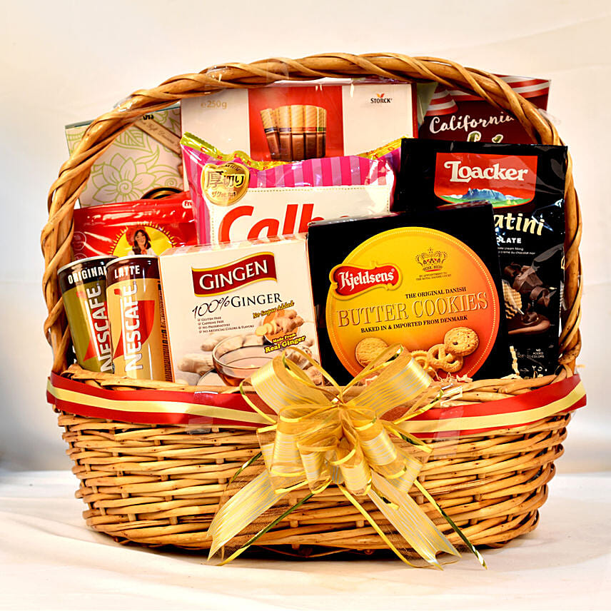 Scrummy Tempting Hamper: Basket Arrangements 