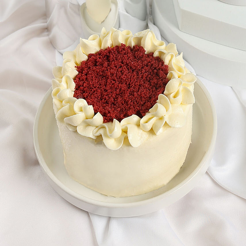Berries Red Velvet Cake: Red Velvet Cake