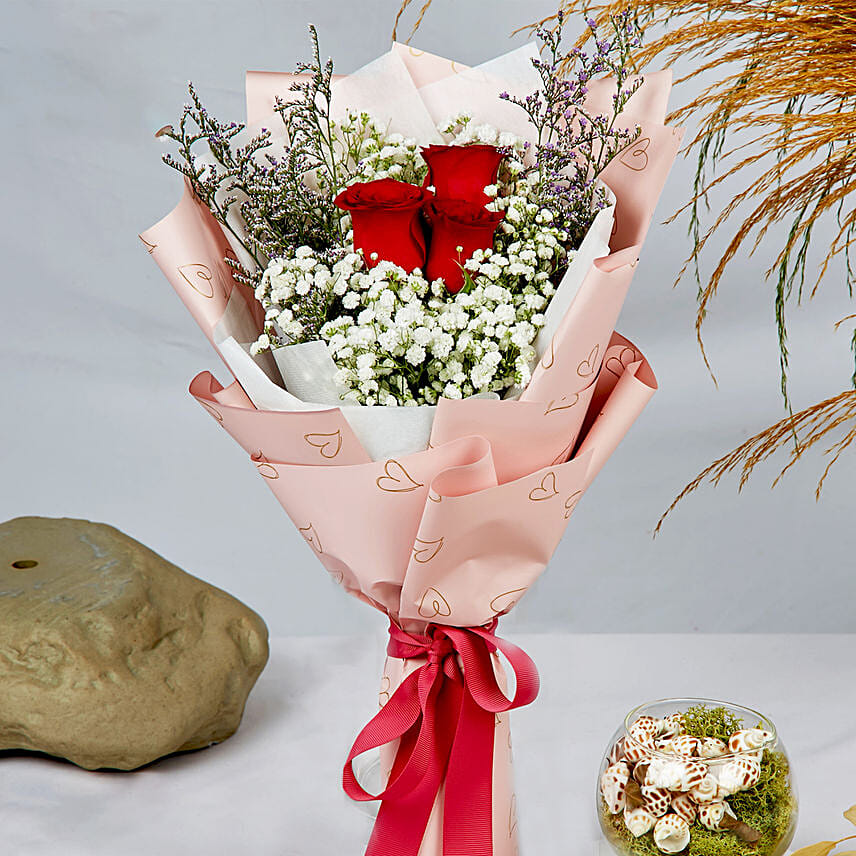 3 Red Roses Hand Bouquet: One Hour Flowers Delivery in Singapore