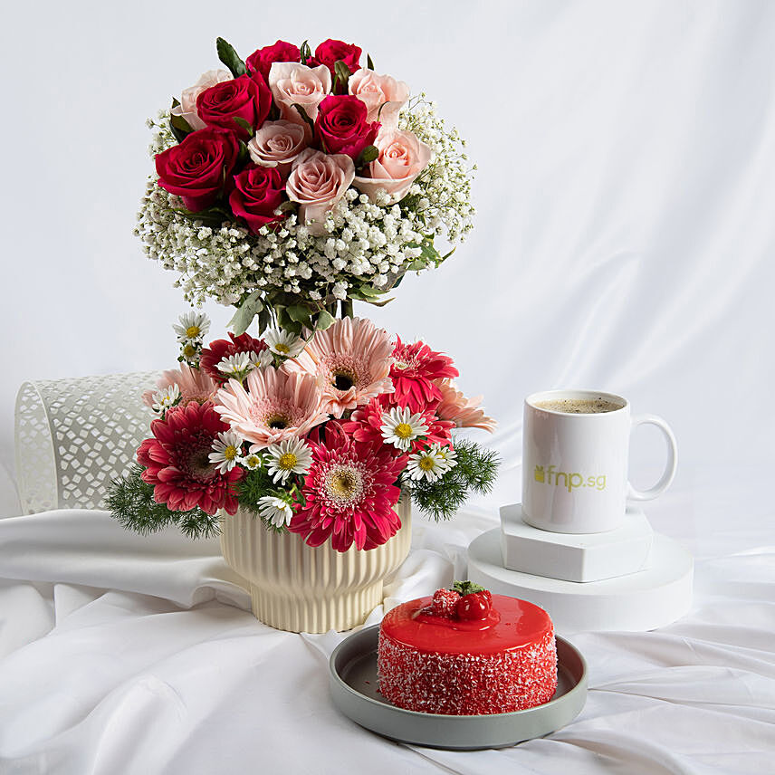 Mesmerised Pink Flowers and Cake: Flower Arrangements With Cake