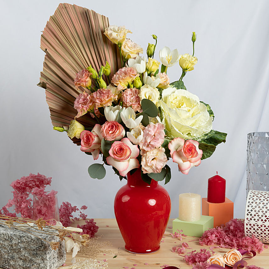 Flowers Drama: Flower Arrangements in Vase