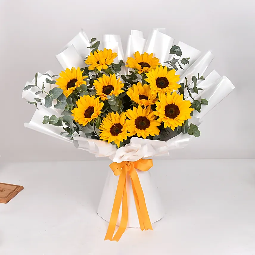 Beautiful Sunflower Hand Bouquet: Fathers Day Gift Ideas