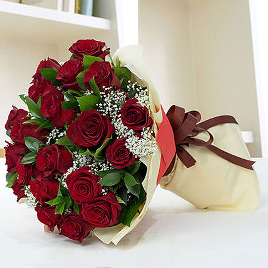 Lovely Roses Bouquet: Valentine Gifts For Bf