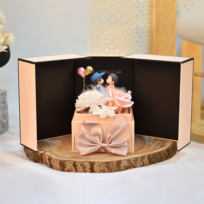 Couple Idol with Soap Flowers Box: 