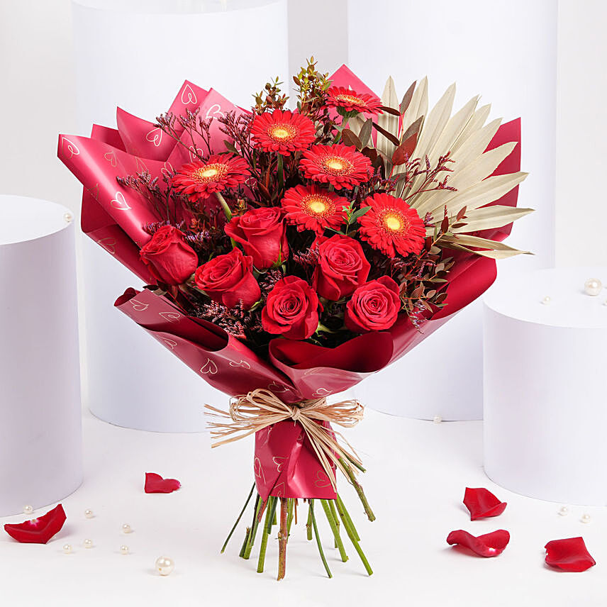 A Beautiful Dream Flowers Bouquet: Red Flowers