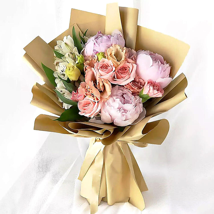 Pink Elegance Hand Bouquet: Mixed Flowers