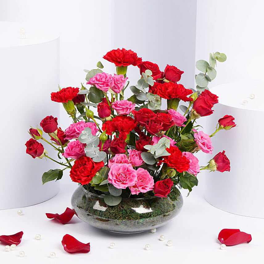 Roses Charm in Glass Dish: Happy Birthday Flowers