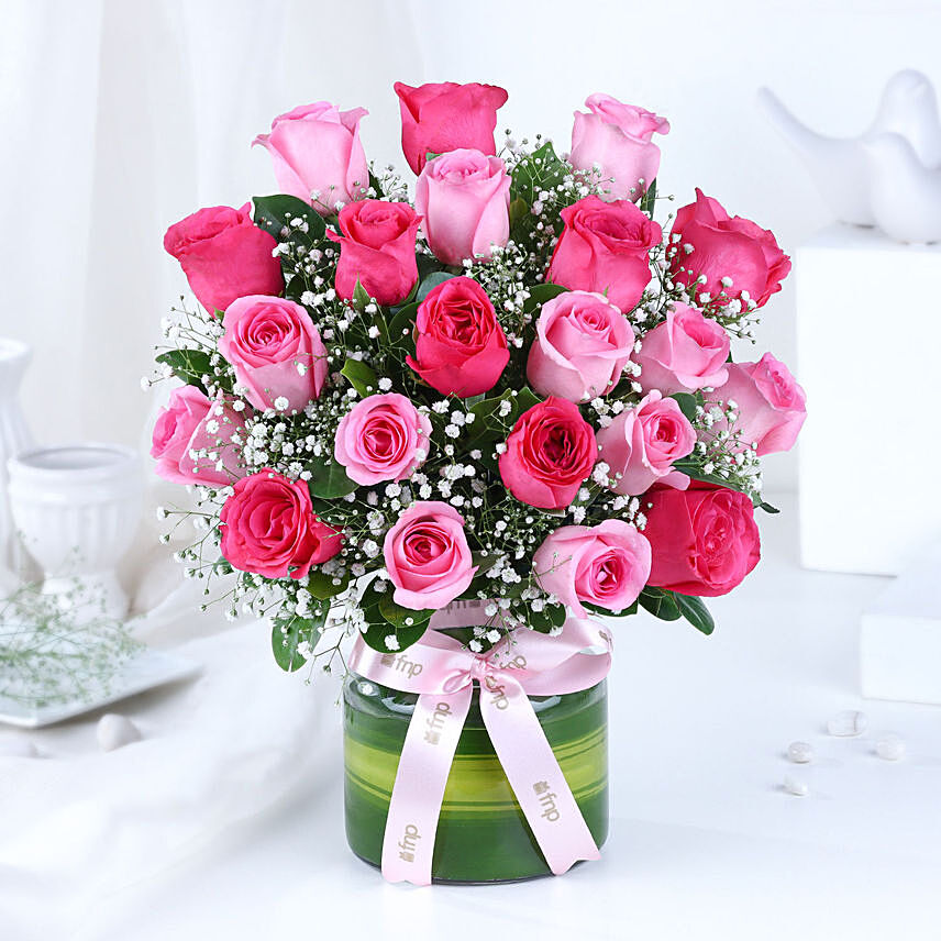 Beautiful Pink Roses Glass Vase Arrangement: Mothers Day Gifts in Singapore