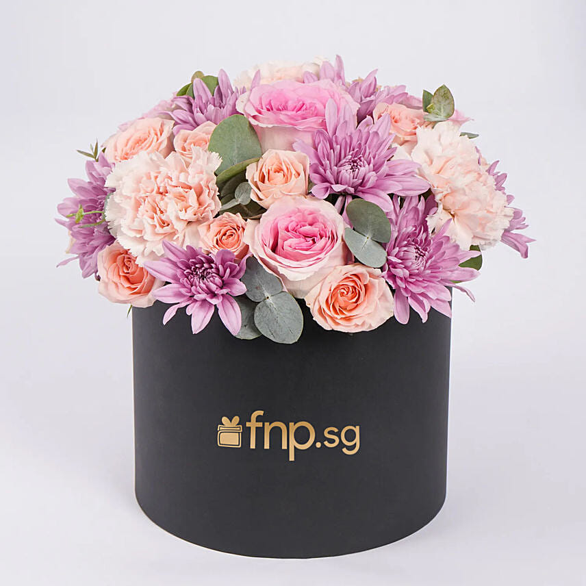 Elegant Flower Arrangement in a Black Box: Fresh Flowers 
