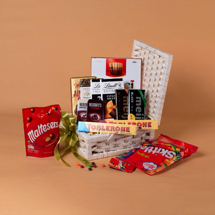 Delicious Basket Hamper: Gift Delivery PH