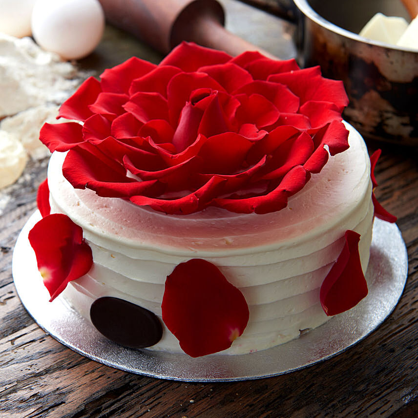Delightful Rose Cake Half Kg