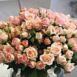 100 Peach Spray Roses In Glass Vase