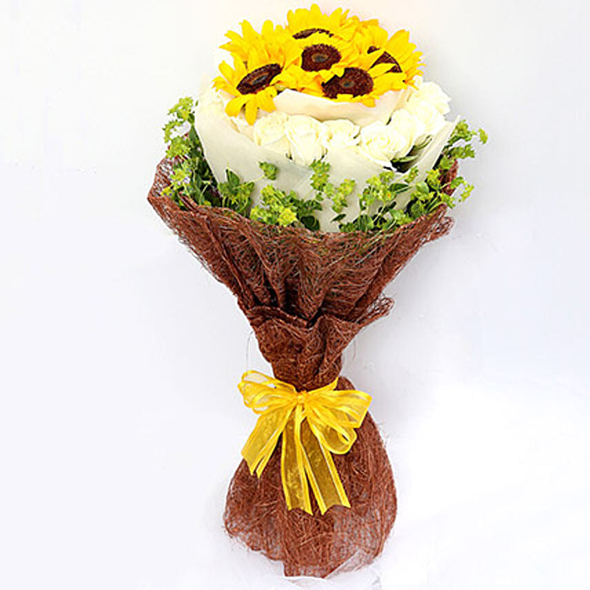 Charming Roses and Sunflower Bouquet