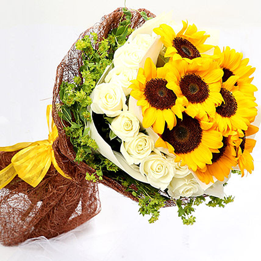 Charming Roses and Sunflower Bouquet Delivery in Singapore FNP SG