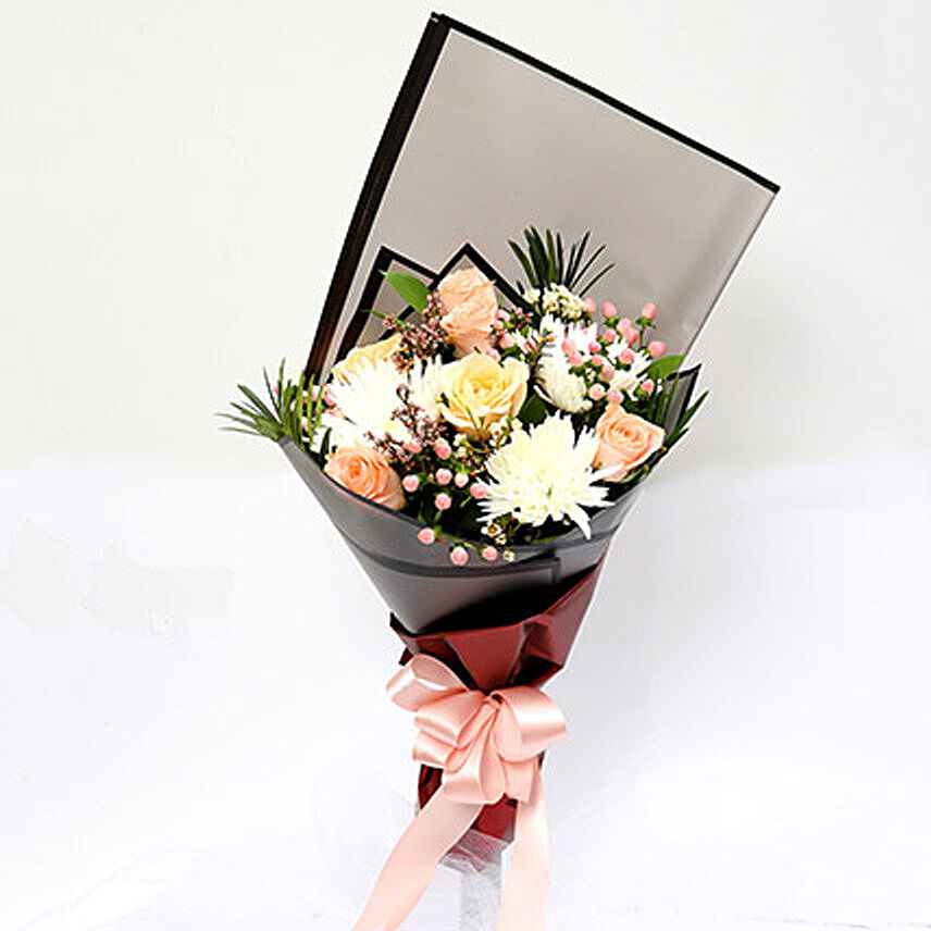 Symphonious Roses and Delistar Mixed Bouquet