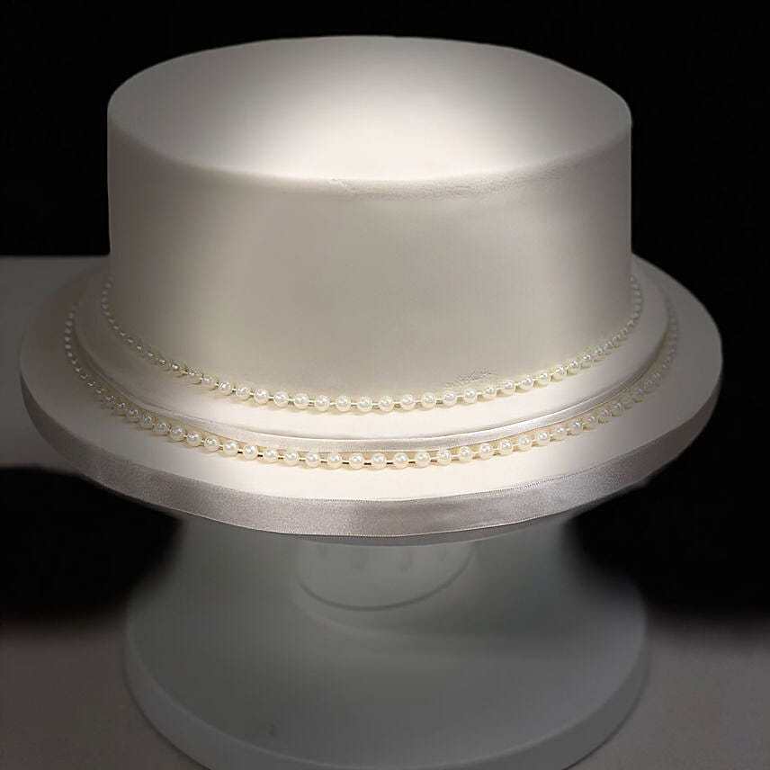 Pearly Elegant Vanilla Cake 6 inches