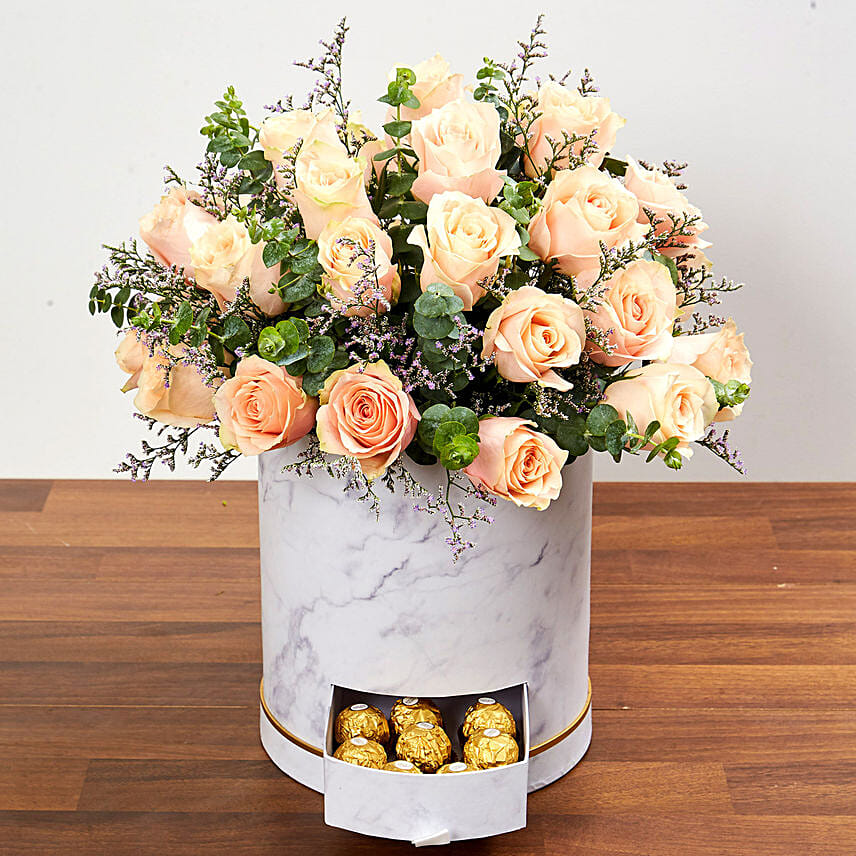 Box of 30 Peach Roses Arrangement