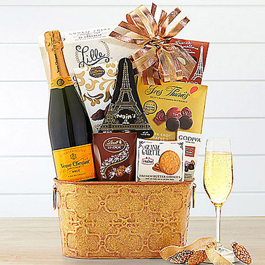 Champagne N Snacks Gift Hamper