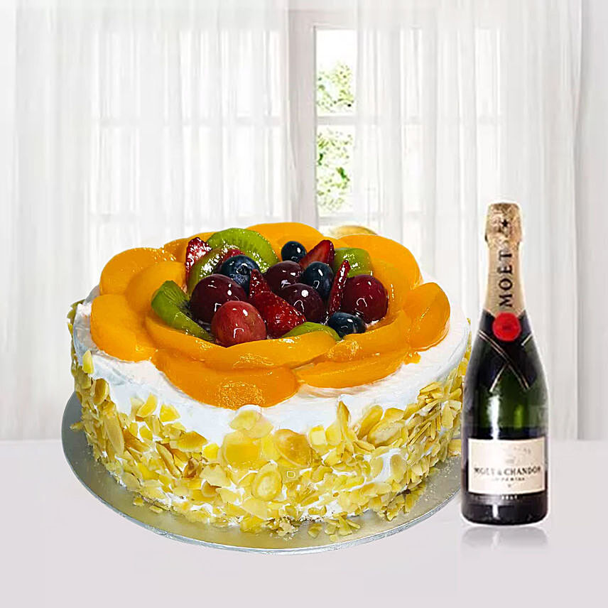 Cream Cake With Moet Champagne