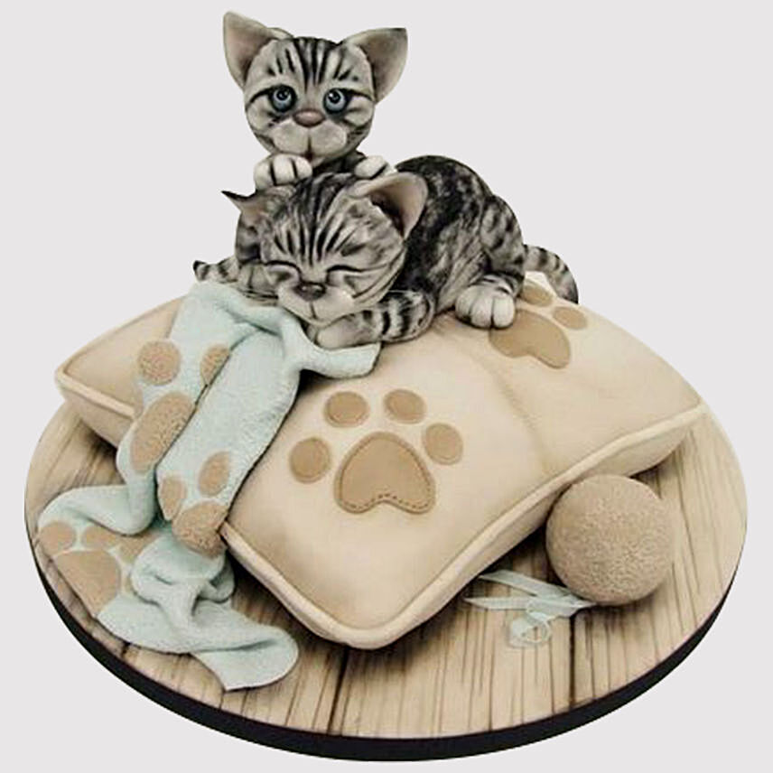 Adorable Cats Vanilla Cake