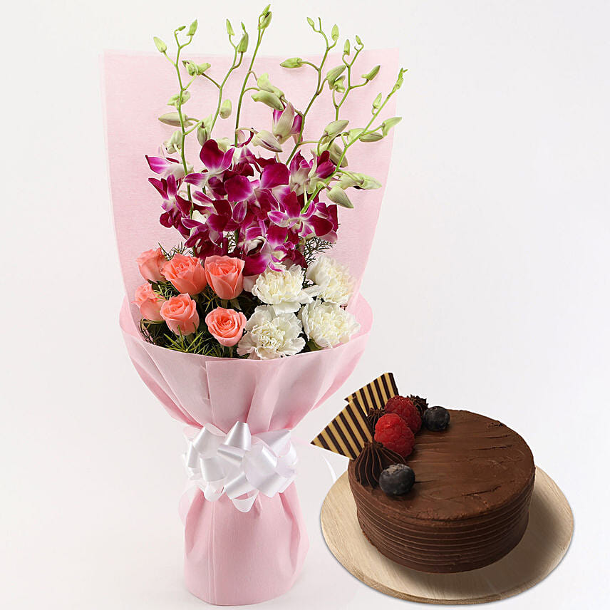 Elegant Flower Bouquet With Chocolate Cake