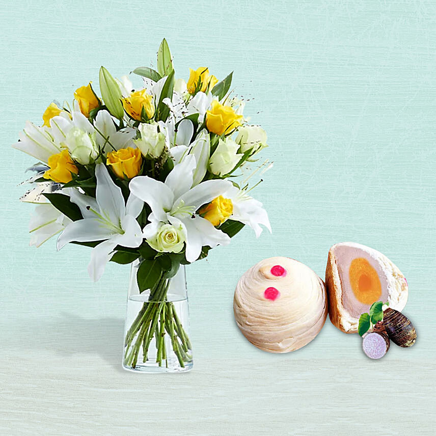 Lilies And Yellow Roses With Single Yolk Toechew Mooncake
