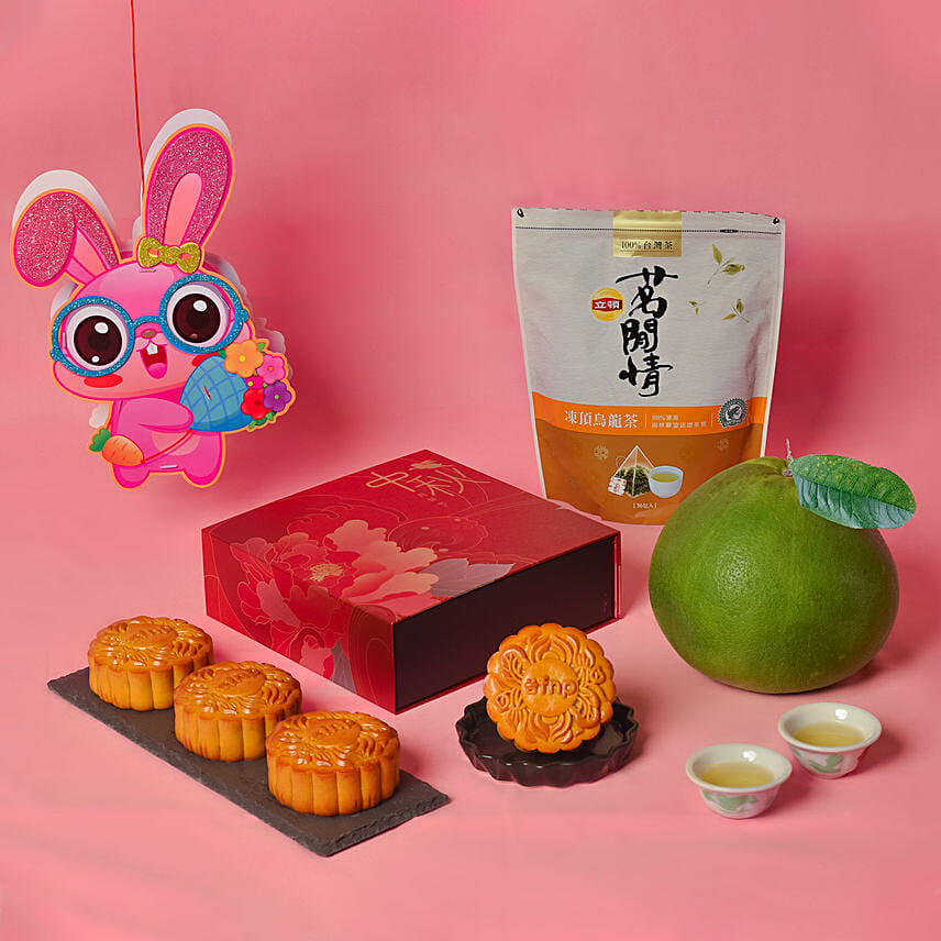 Pure Lotus Paste Mooncakes And Pomelo Lipton Tea And Lantern Toy