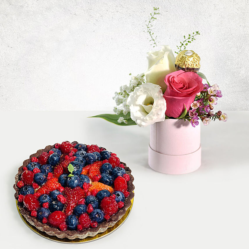 Pink Roses Box With Berry Tart Cake