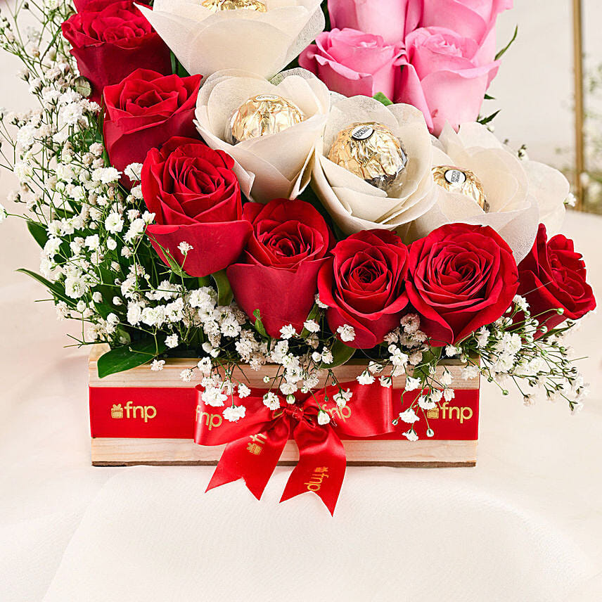 Fnp Red Roses Red Roses Ferrero Rocher Arrangement In Round FNP Box Delivery in ...