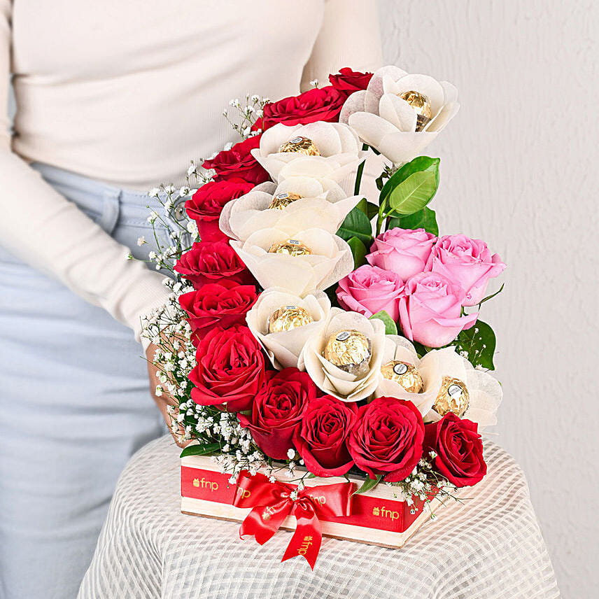 Fnp Red Roses Red Roses Ferrero Rocher Arrangement In Round FNP Box Delivery in ...
