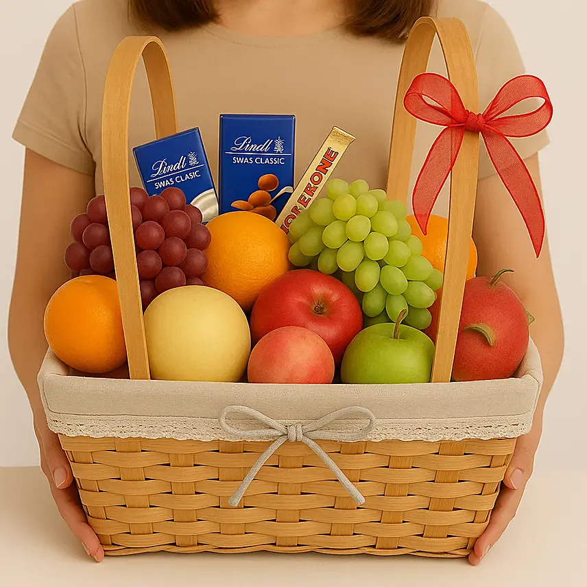 Delicious Fruitful Hamper: Girlfriends Day Gifts
